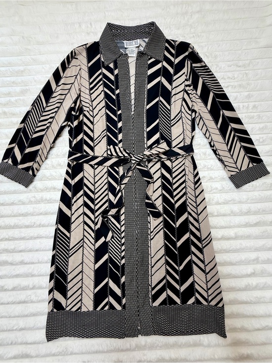 Robbie Bee Dresses & Skirts - Robbie Bee Black & Cream Geometric Shirt Dress M
